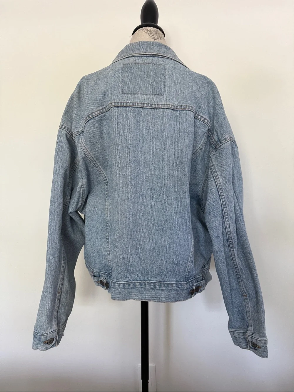 Vintage 1992 Levi’s Classic Light Wash Denim Jacket size Large
